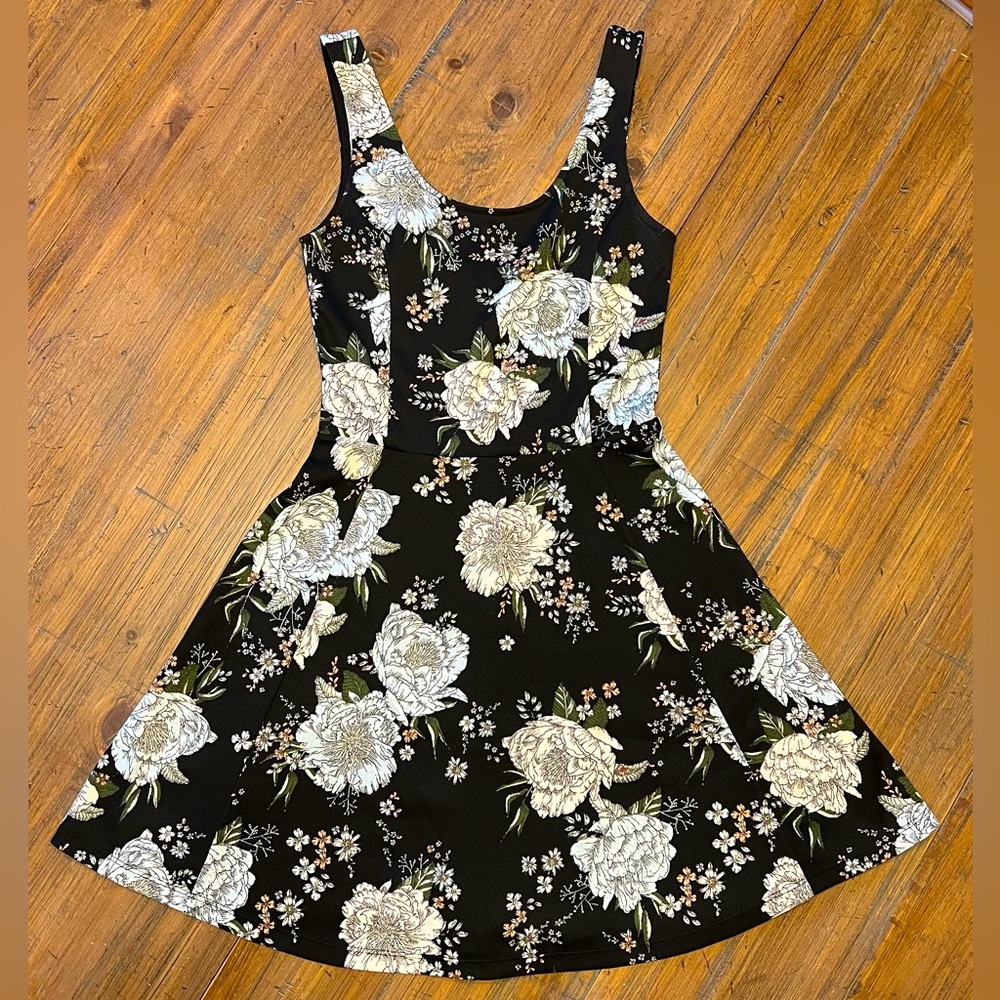 Divided by H&M Black Multicolor Floral Strap Sleeveless Round Neck Dress Size 4